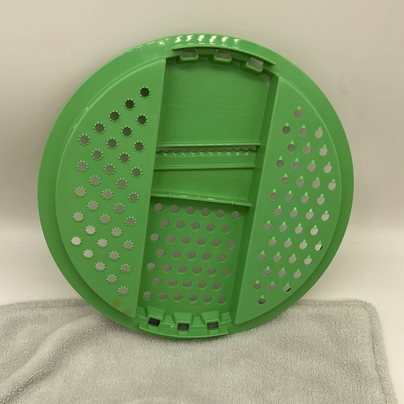 Tupperware Vintage Jade Green Cheese Grater LID ONLY for Bowl / Dia. 10” - Picture 1 of 8